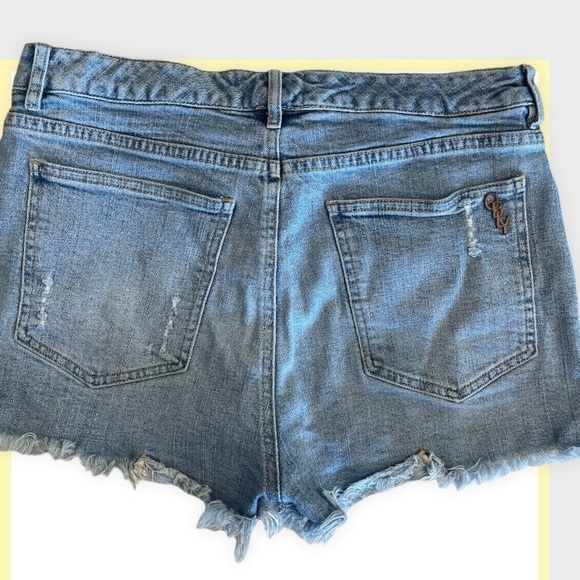 OBEY PROPAGANDA vintage Light Wash Short Denim Shorts Distressed Size 30 Jean - Picture 4 of 5